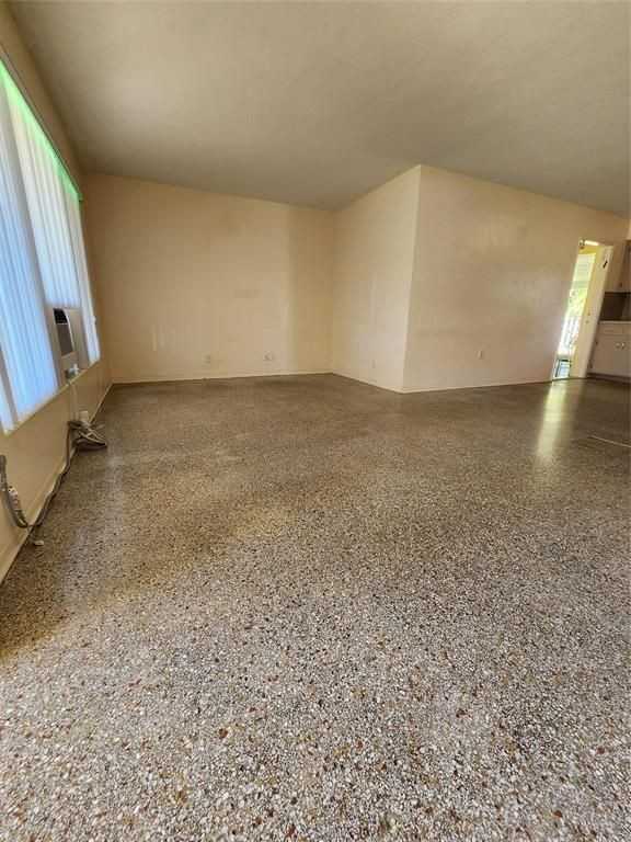 2707 Ne 32nd St ##2 - Photo 3 of 16