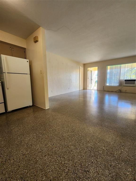 2707 Ne 32nd St ##2 - Photo 4 of 16