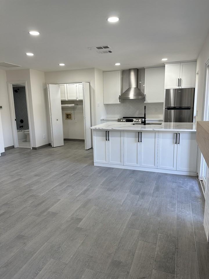 5916 Gaston Ave #301 - Photo 7 of 10