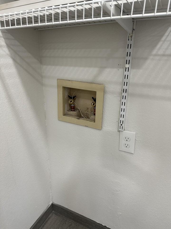 5916 Gaston Ave #301 - Photo 5 of 10