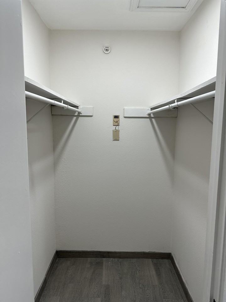 5916 Gaston Ave #301 - Photo 6 of 10