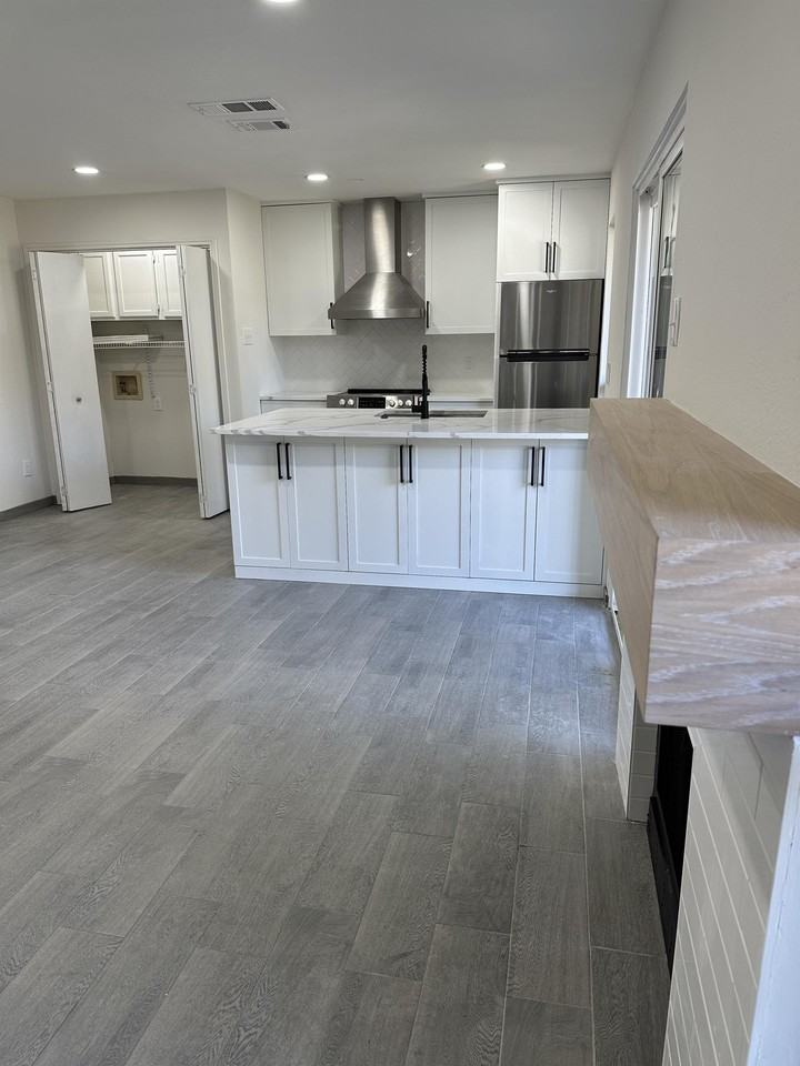 5916 Gaston Ave #301 - Photo 3 of 10