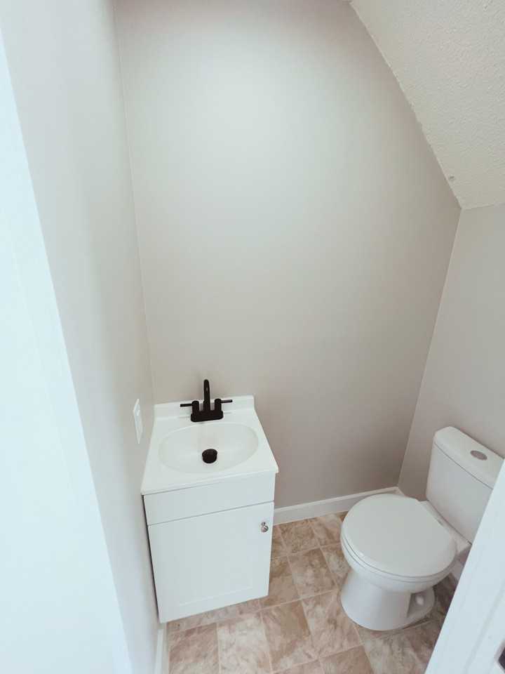 195 Bell Court Dr #3 - Photo 3 of 9