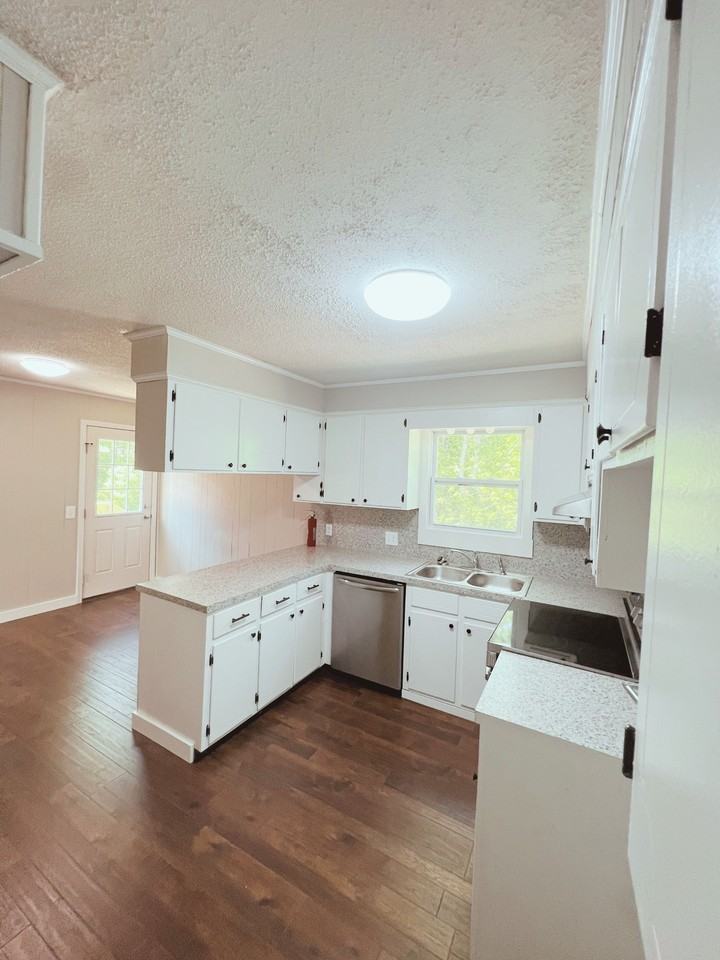 195 Bell Court Dr #3 - Photo 5 of 9