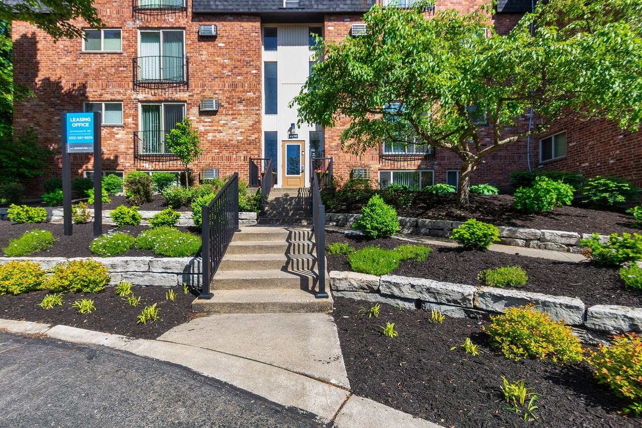 Romaine Court - Photo 4 of 8