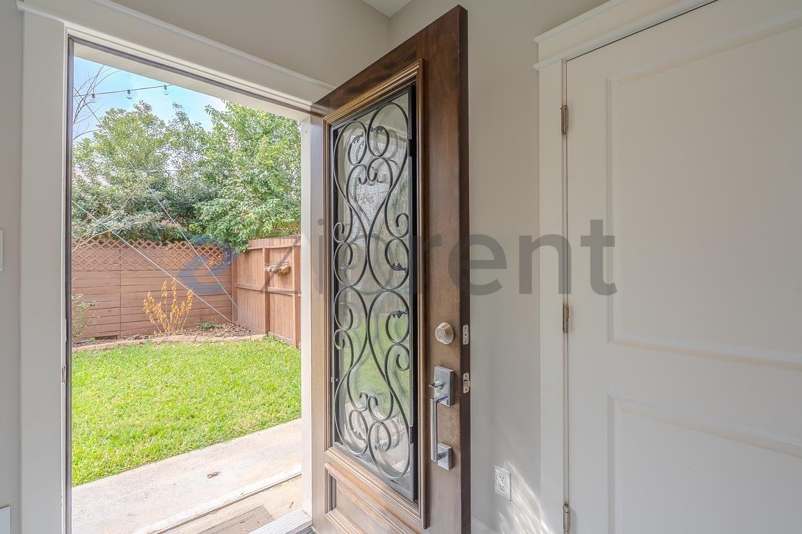 850 W 20th St #850 - Photo 5 of 31