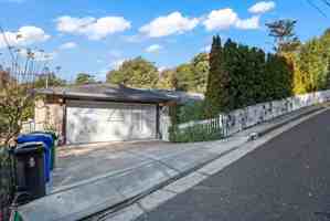 featured image of 9 La Salle Ave