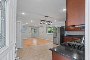 featured image of 9 La Salle Ave