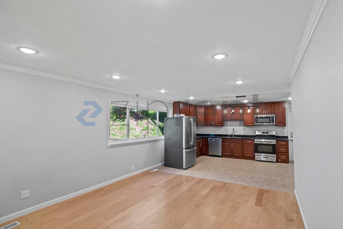 9 La Salle Ave - Photo 7 of 30