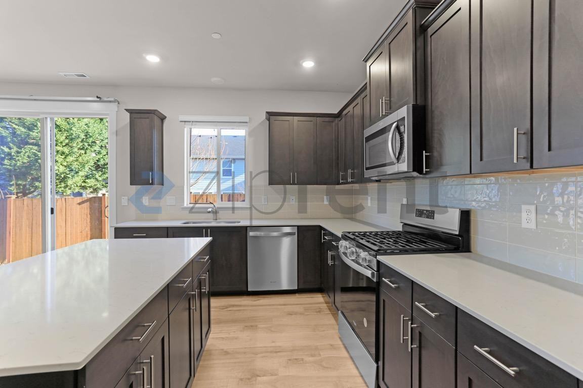 18823 111th Ave E - Photo 6 of 27