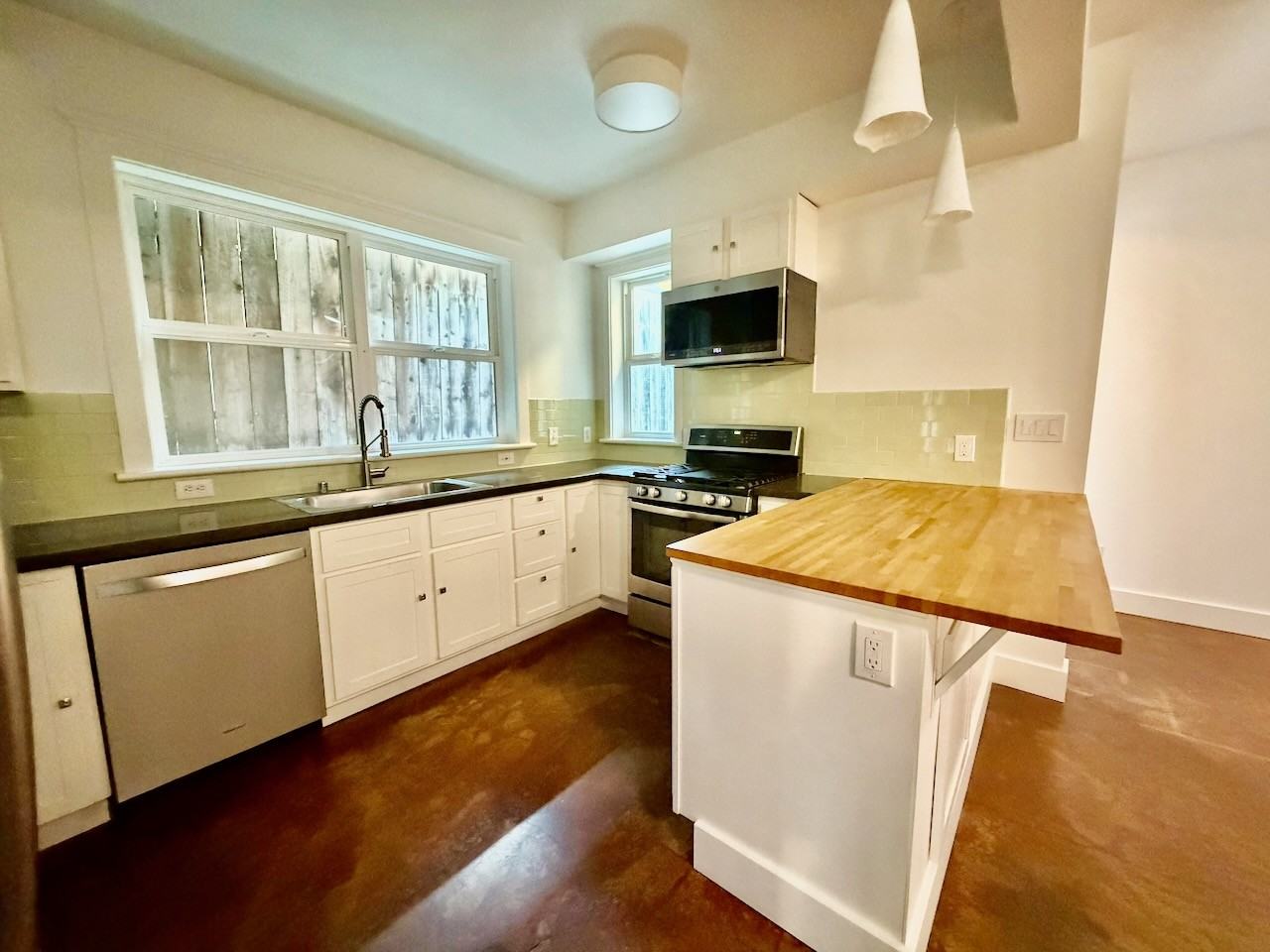 3263 Louise Street - Photo 2 of 36