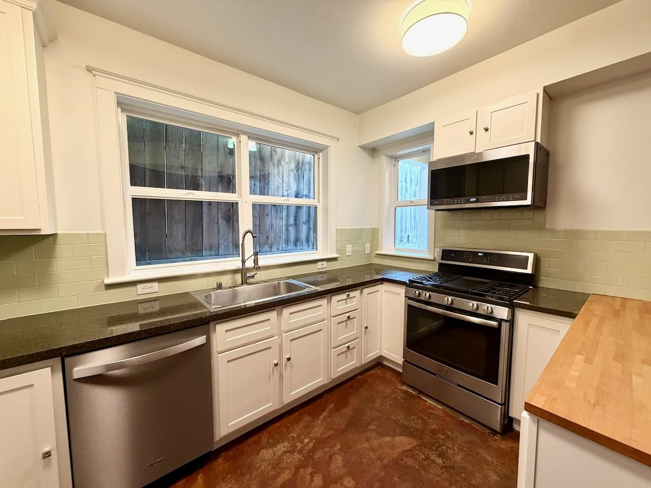 3263 Louise Street - Photo 3 of 36