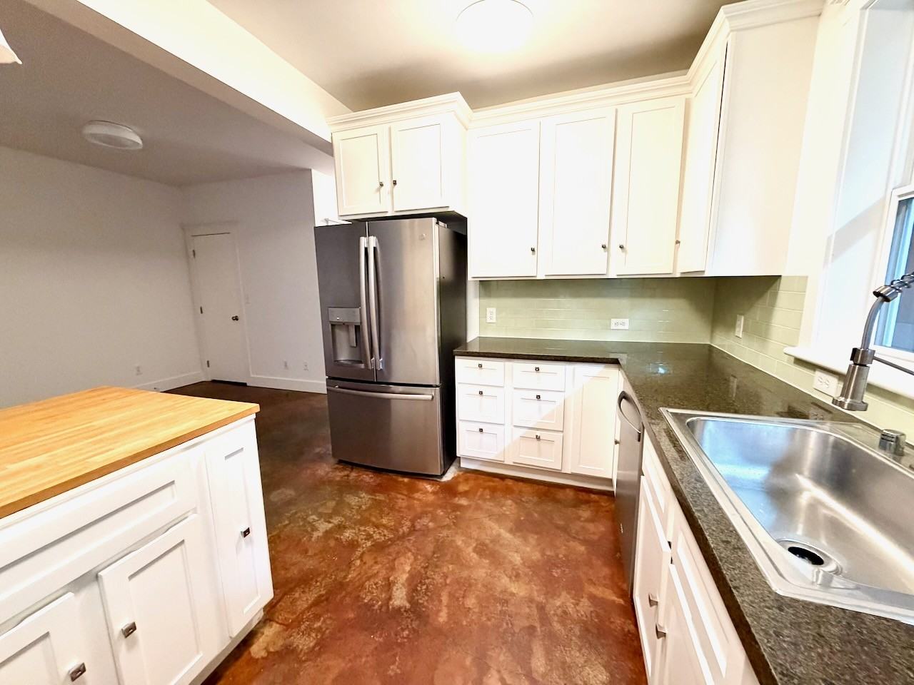 3263 Louise Street - Photo 5 of 36