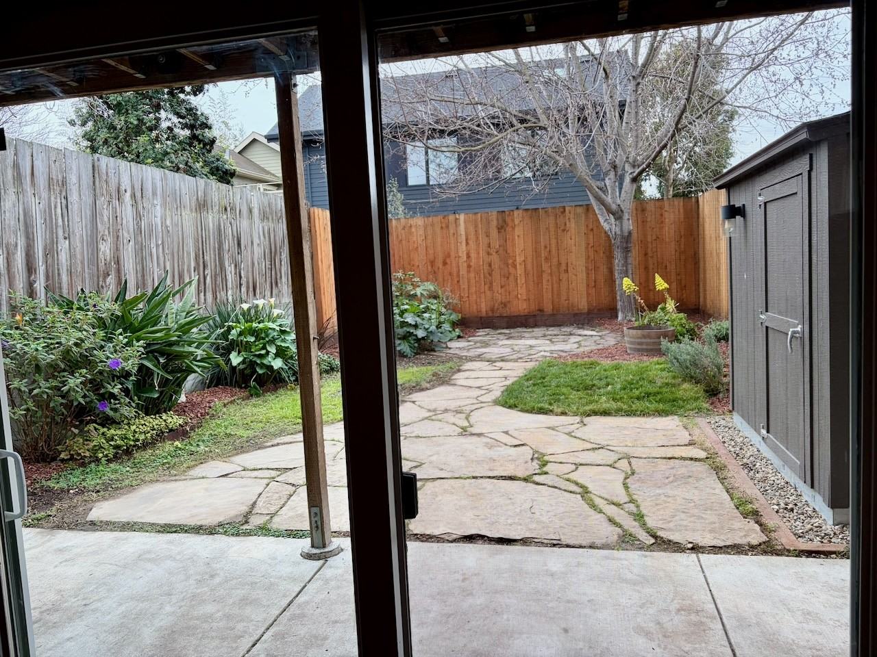 3263 Louise Street - Photo 6 of 36