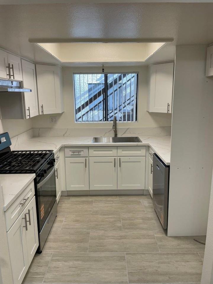 520 W Elk Ave #105 - Photo 5 of 16