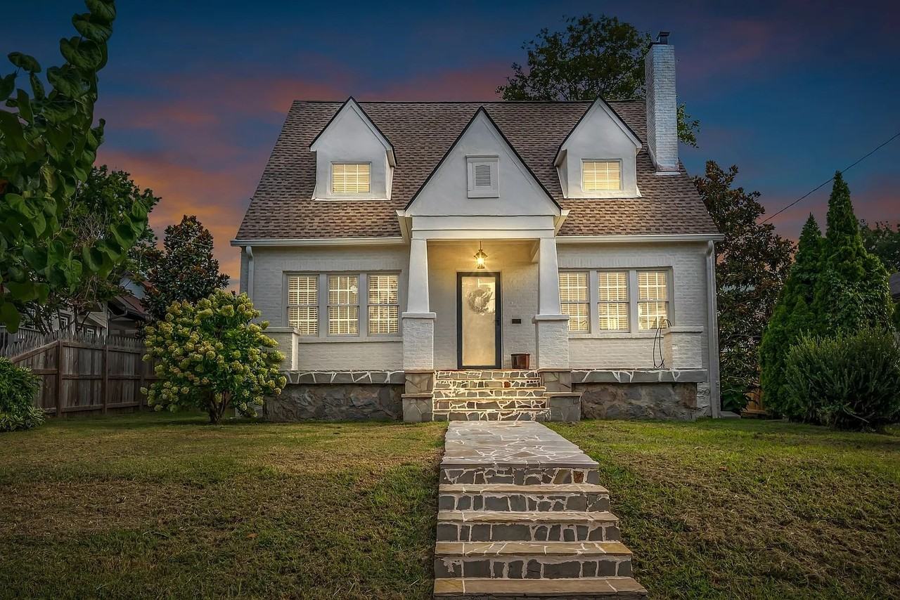 1514 Sweetbriar Ave #NA - Photo 2 of 32