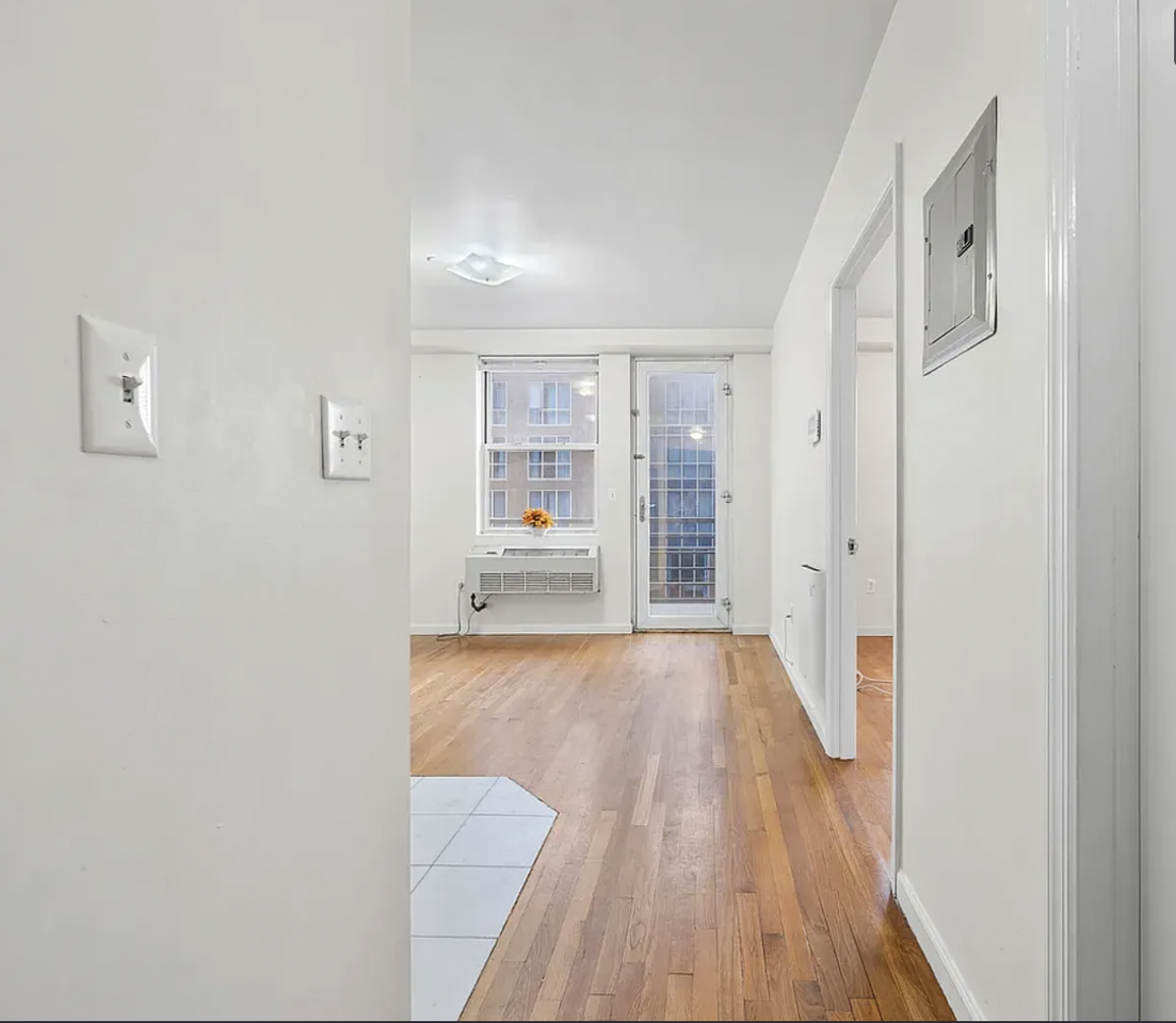 13438 35th Ave #4D - Photo 2 of 9