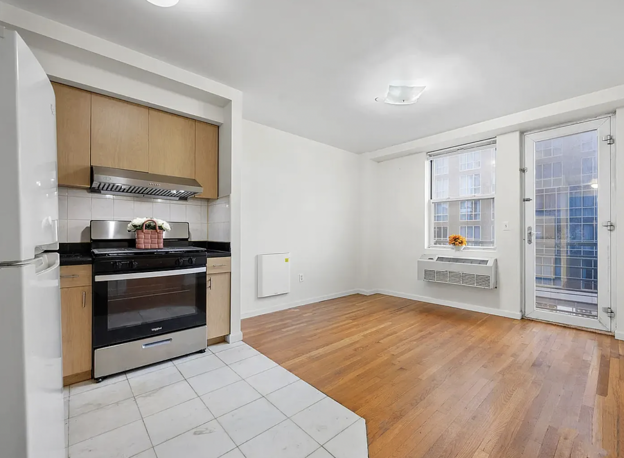 13438 35th Ave #4D - Photo 3 of 9