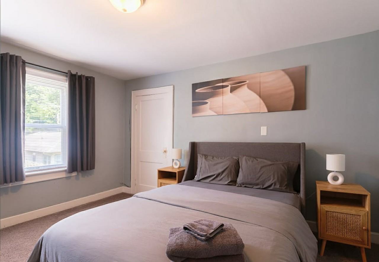 911 E 49th St #NA - Photo 3 of 11