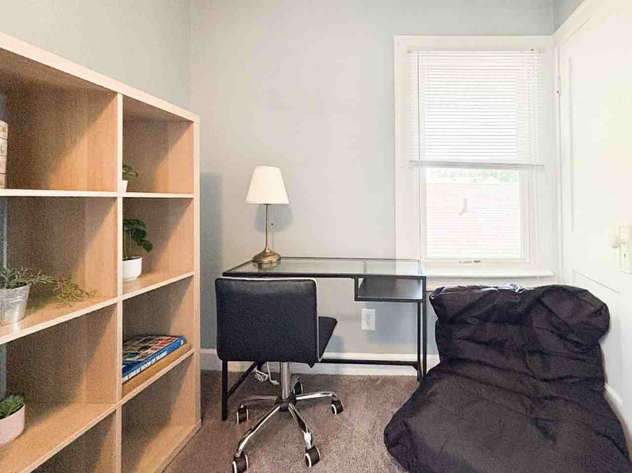 911 E 49th St #NA - Photo 5 of 11