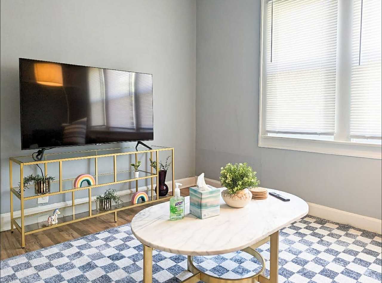 911 E 49th St #NA - Photo 5 of 27