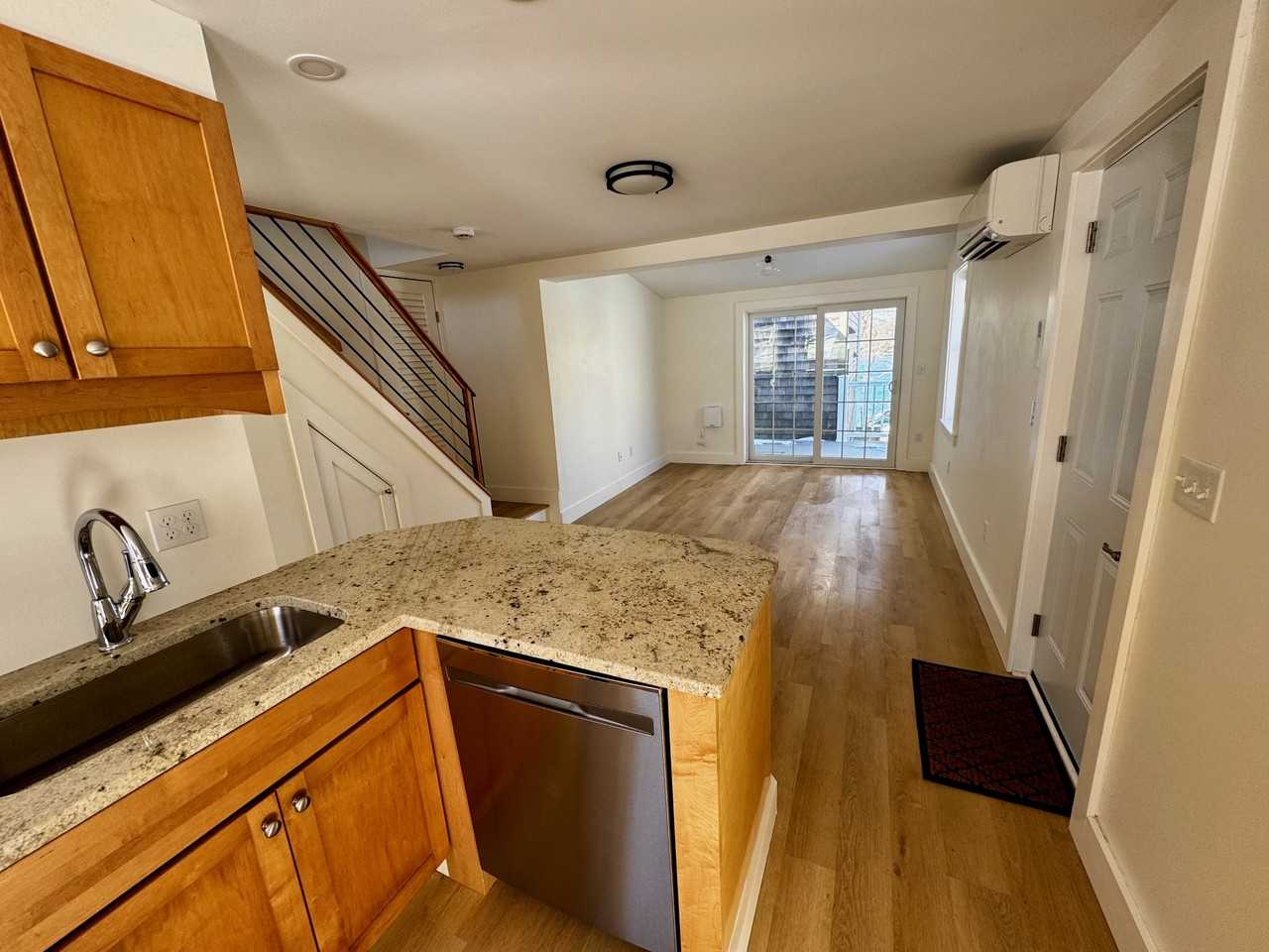 530 Washington St #A - Photo 7 of 24