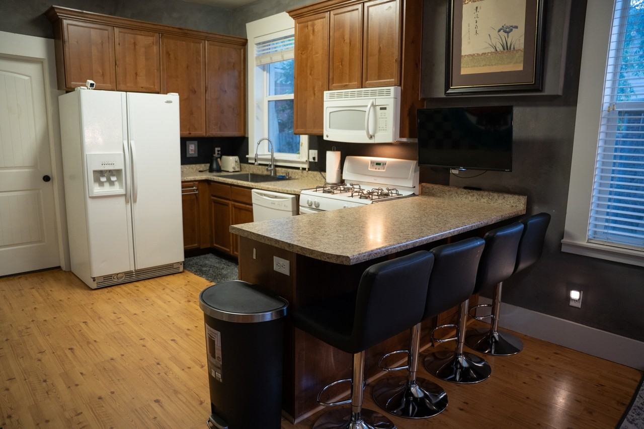 608 Park St #608 - Photo 2 of 10