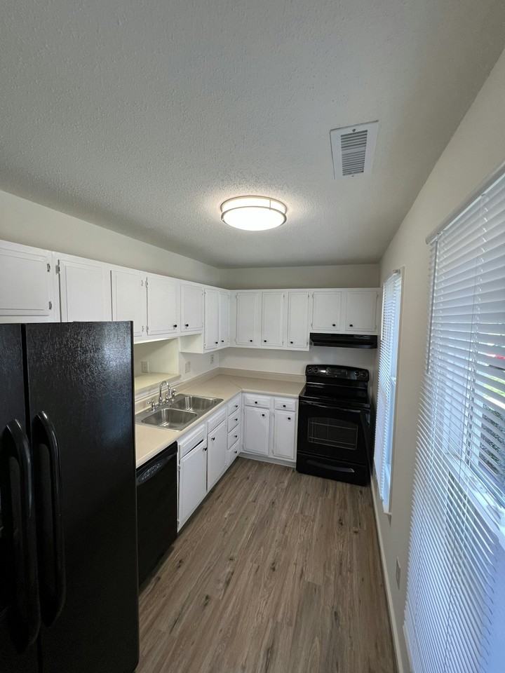 413 Hickorywood Circle - Photo 4 of 26