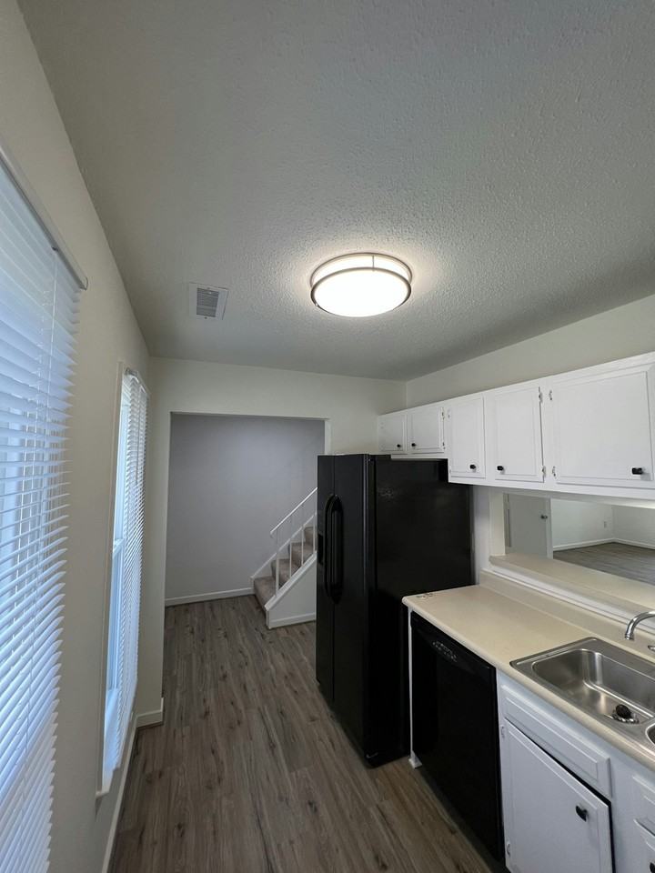 413 Hickorywood Circle - Photo 5 of 26