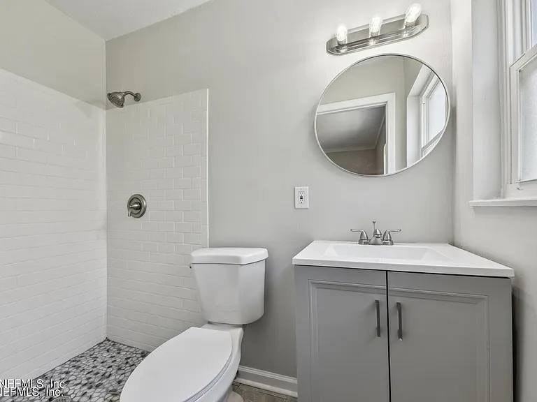 201 Saturn Lane North - Photo 2 of 10