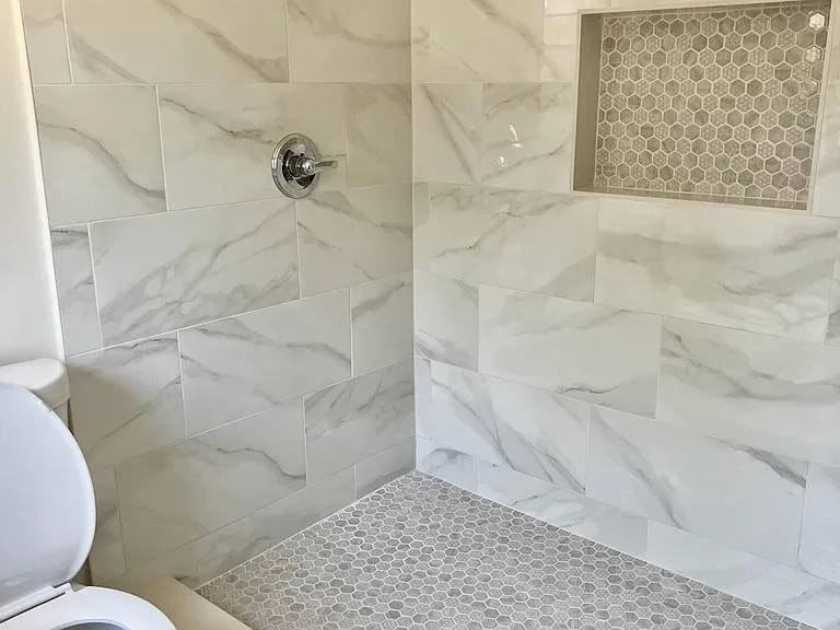 201 Saturn Lane North - Photo 4 of 10