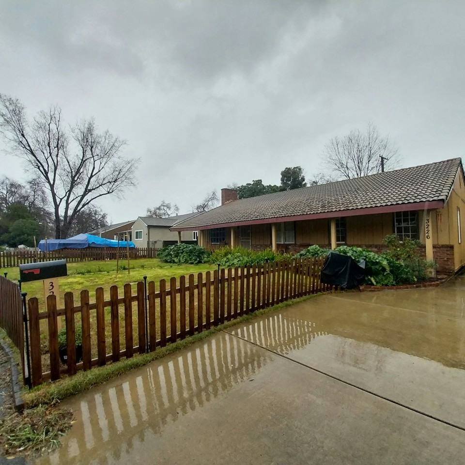 3226 Pilgrim Court - Photo 2 of 17