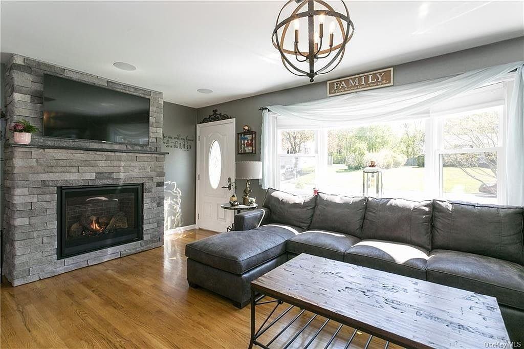 14 Alexander Drive - Photo 2 of 18