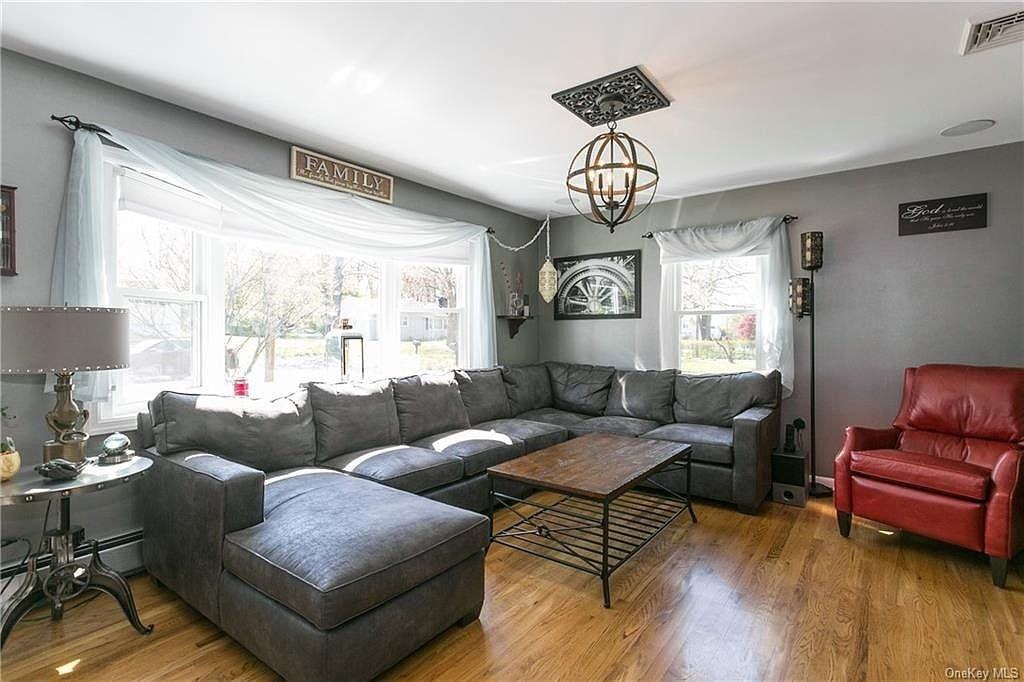 14 Alexander Drive - Photo 3 of 18