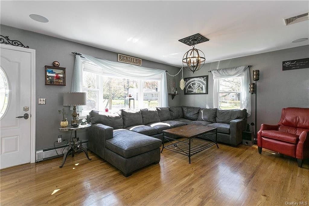 14 Alexander Drive - Photo 4 of 18