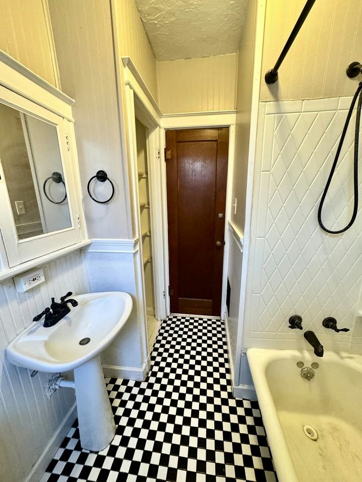 4930 Tholozan Avenue, Unit 2nd Floor - Photo 5 of 22