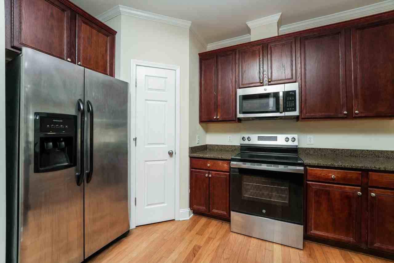 4414 Dallis Ct - Photo 5 of 15