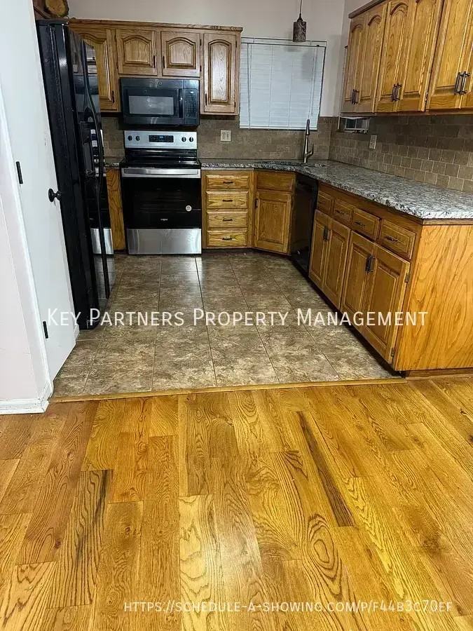 14720 Goodman St - Photo 3 of 7