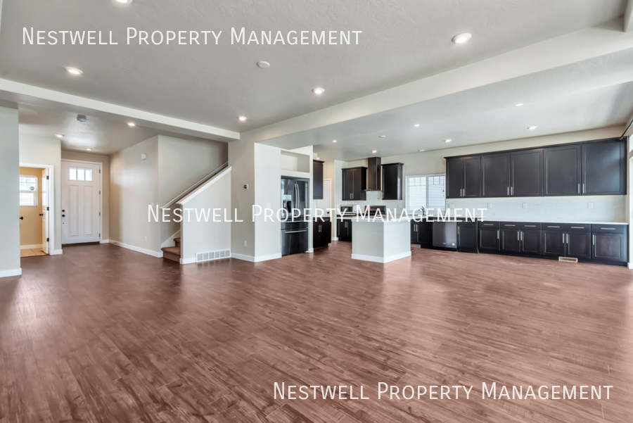 2635 N Wallace Way - Photo 4 of 50