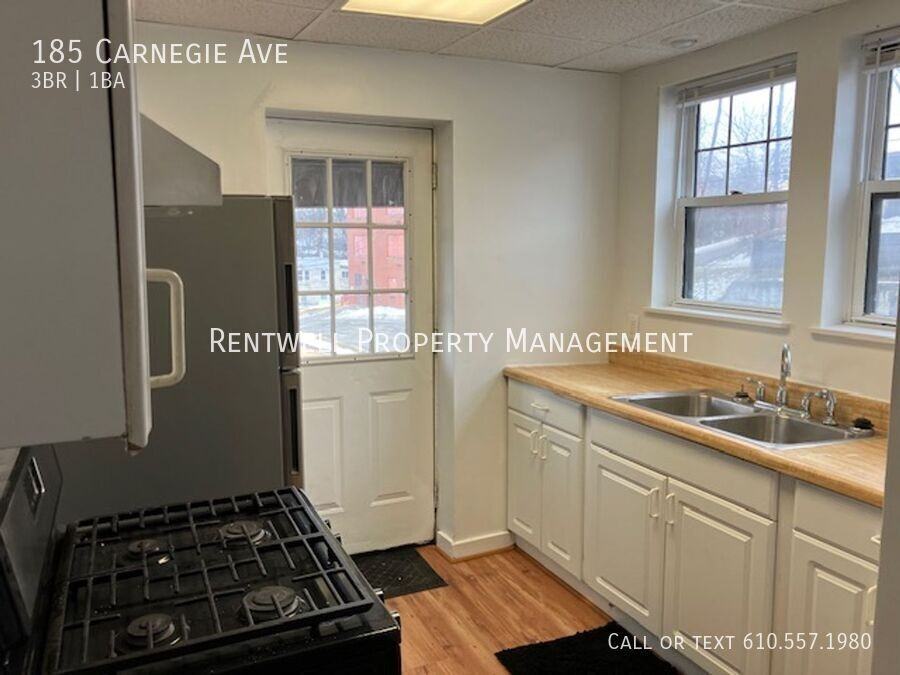 185 Carnegie Ave - Photo 2 of 11