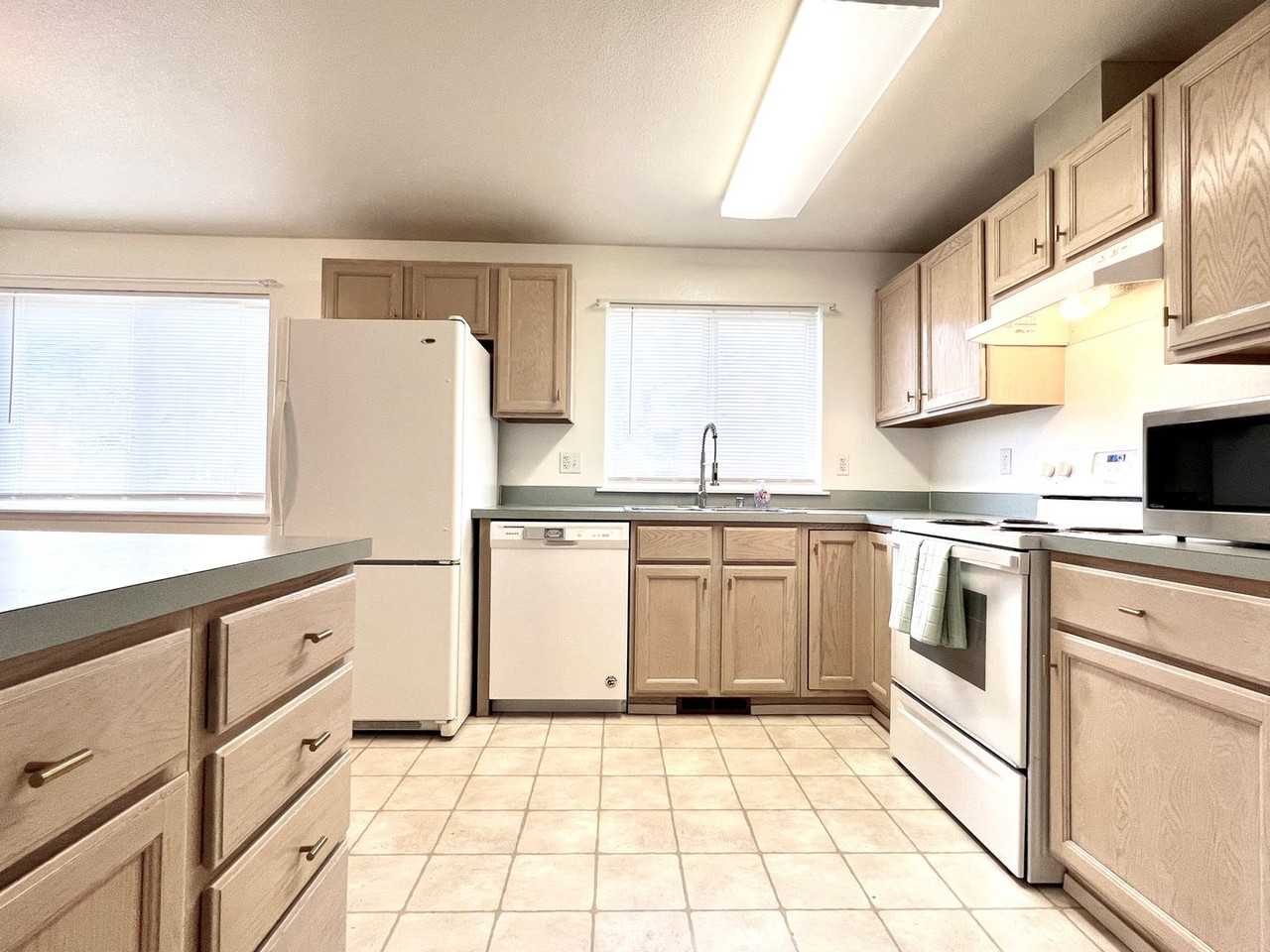 233 Bower Ln #B - Photo 3 of 26