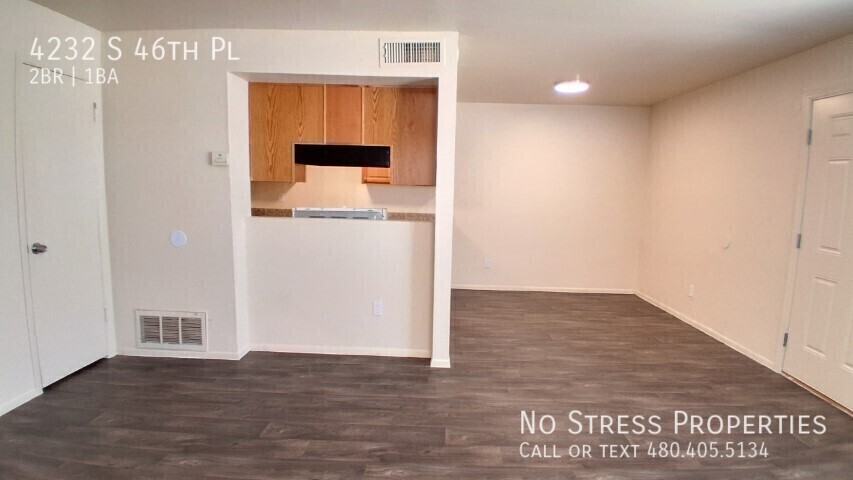 4232 S 46th Pl - Photo 4 of 15