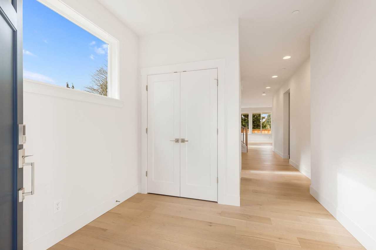 16017 124th Ave Ne - Photo 2 of 27