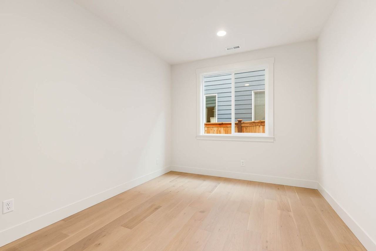 16017 124th Ave Ne - Photo 4 of 27