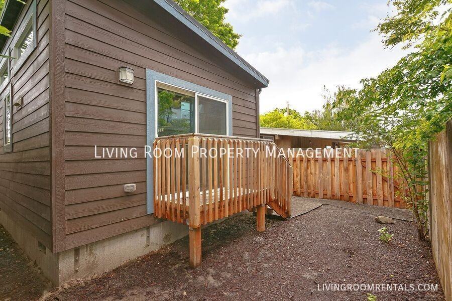 1520 Se 44th Ave #B - Photo 3 of 13