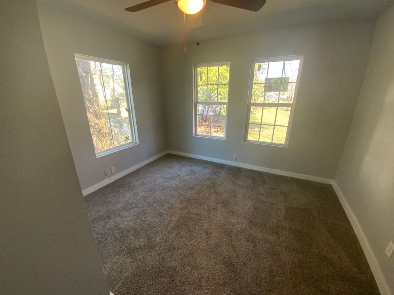 1223 W 10th St - Photo 3 of 12