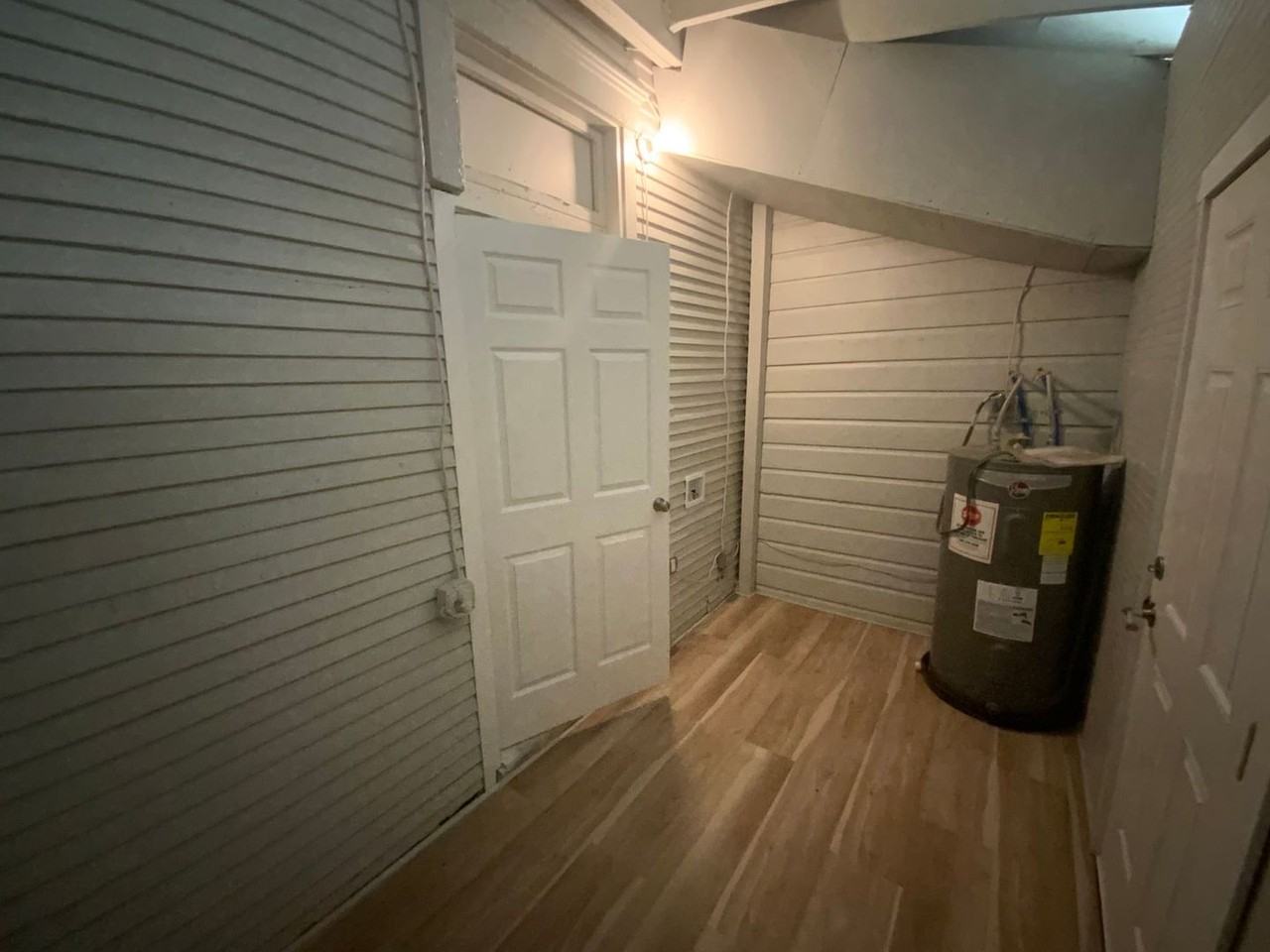 1223 W 10th St - Photo 7 of 12