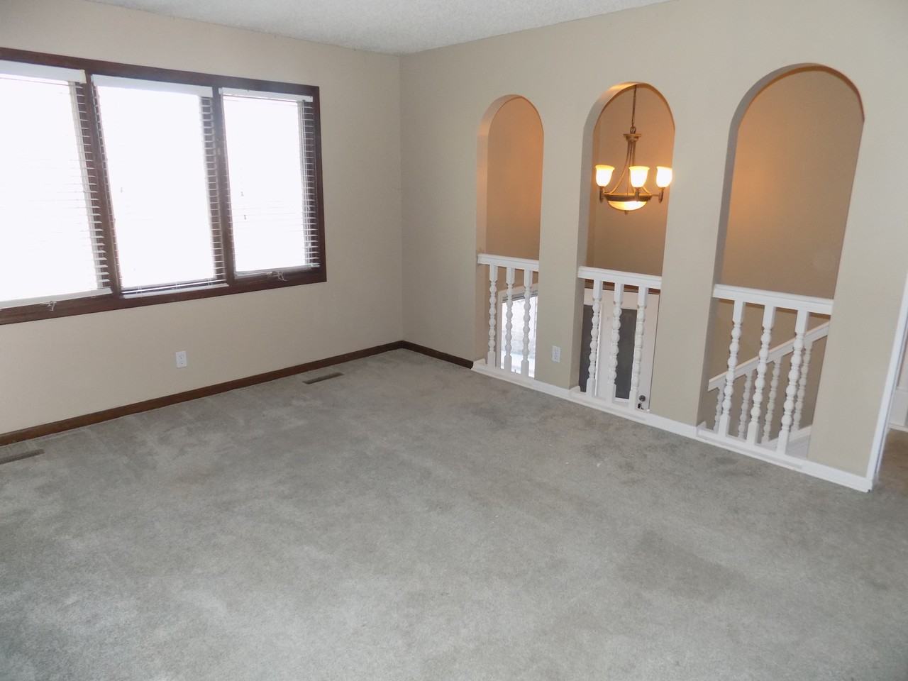 6012 Fleetwood Dr - Photo 7 of 11