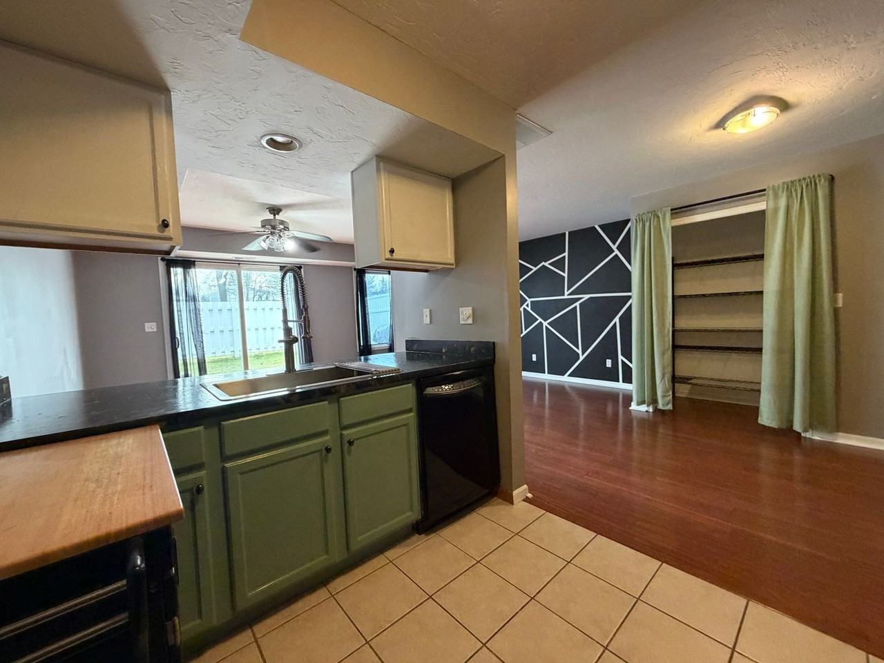 7709 Brandywine Creek Dr #403 - Photo 3 of 27