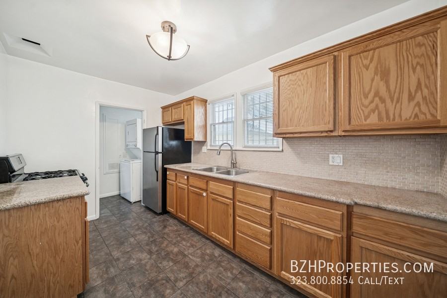 7758 Rosewood Ave - Photo 6 of 18